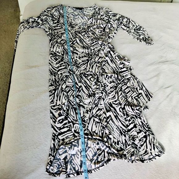 BCBGMAXAZRIA Black and White Print Sheath  Wrap Dress - Picture 14 of 16